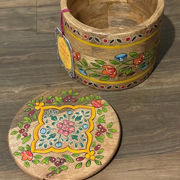 Jaipur in Bloom Cylindrical Box NWT Handpainted - Picture 4 of 5